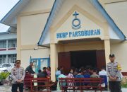 Kapolsek Habinsaran Turun Langsung Pengamanan Ibadah Greja