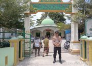 Personil Polsek Porsea Laksanakan Pengamanan Shalat Jumat