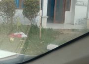Bendera Merah Putih Terjatuh Berhari-hari di Depan Kantor UPTD Pendidikan Kecamatan Uluan Kabupaten Toba Propinsi Umatera Utara Belum ada Tindakan Hingga Pukul 09.30 Pagi.