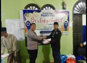 Polres Toba Bagikan Takjil dan Berbuka Puasa Bersama Warga di Masjid Al- Kautsar Lumban Mual Siantar Narumonda.