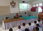AKP Eko Ady Ranto Berikan Penyuluhan Kenakalan Remaja dan Bahaya Narkoba Pada Kegiatan MPLS di SMAN I Habinsaran.