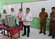 Ketua Bhayangkari Tinjau SPPG 1 Polres Toba dan Program Makan Bergiji di Sekolah