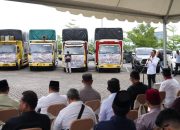 Diinisiasi IKSB, Amsakar Lepas Tujuh Truk Bantuan Sembako untuk Korban Bencana di Sumatera Barat