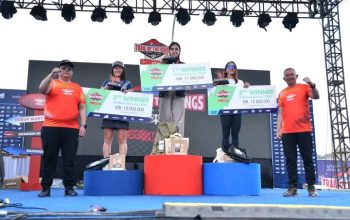 Juara TOTK 2026 Naik Podium, Bupati Samosir bersama Sekdaprovsu Serahkan Hadiah