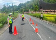 Gerak Cepat Polres Toba, Jalan Ambalas di Jalinsum Kembali Bisa Dilalui Dua Arah