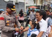 Kapolres Bersama Forkopimda Bagikan Bendera Merah Putih, Wujudkan Semangat Persatuan dan Nasionalisme di Masyarakat