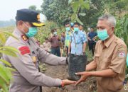 Green Policing Kapolres Toba Ajak Masyarakat Tanam Pohon “Alam Jaga Kita, Kita Jaga Alam”